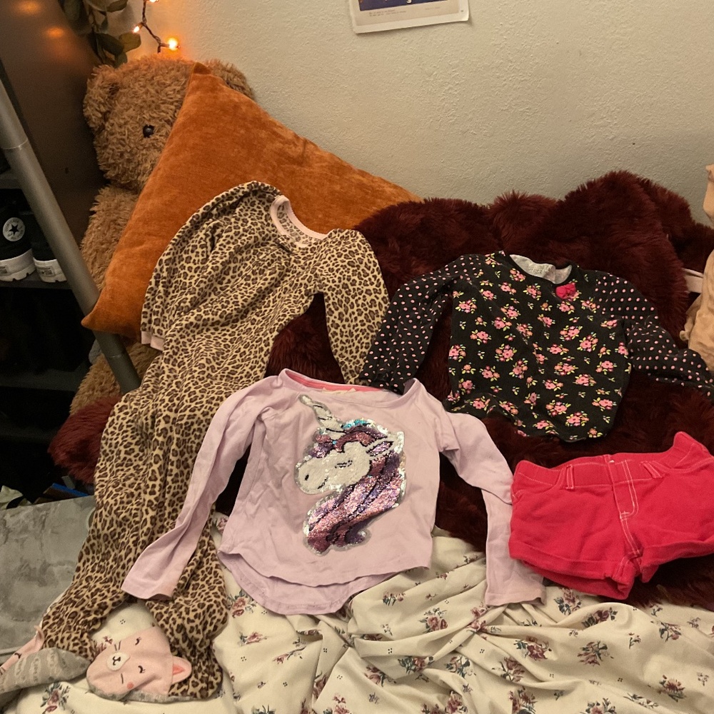 5t bundle footie pjs, long sleeve tops and pink shorts